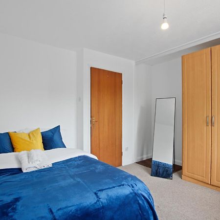 Luxurious 2-Bedroom Haven In Vibrant Robinhood: Ideal For Business Or Leisure Stay Nottingham Kültér fotó