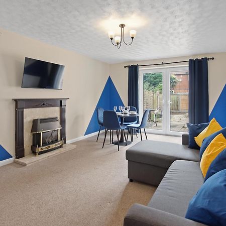 Luxurious 2-Bedroom Haven In Vibrant Robinhood: Ideal For Business Or Leisure Stay Nottingham Kültér fotó