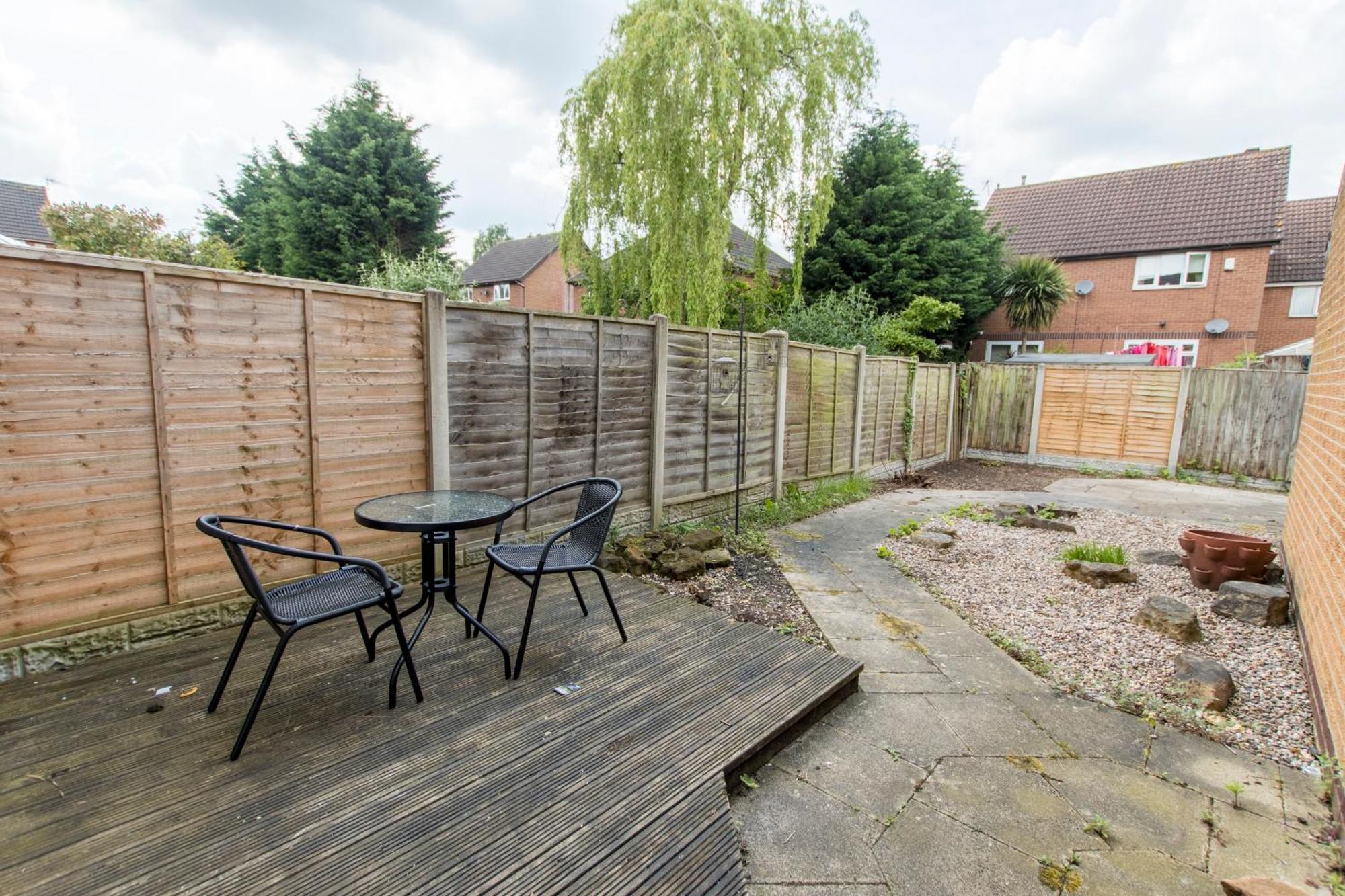 Luxurious 2-Bedroom Haven In Vibrant Robinhood: Ideal For Business Or Leisure Stay Nottingham Kültér fotó